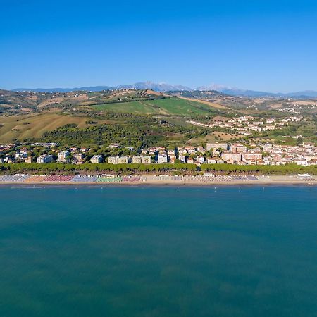 Hotel La Pineta Pineto Kültér fotó