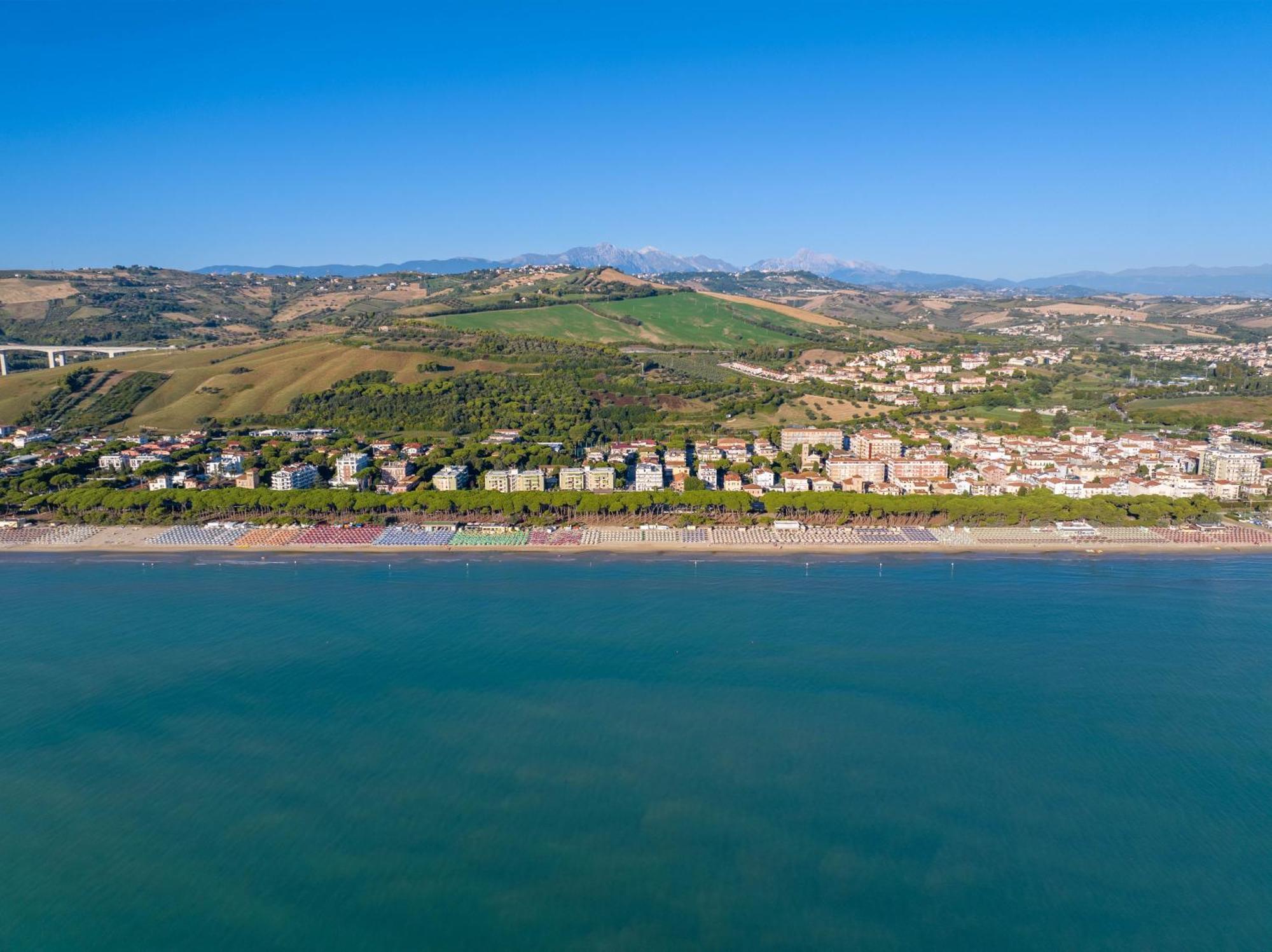 Hotel La Pineta Pineto Kültér fotó